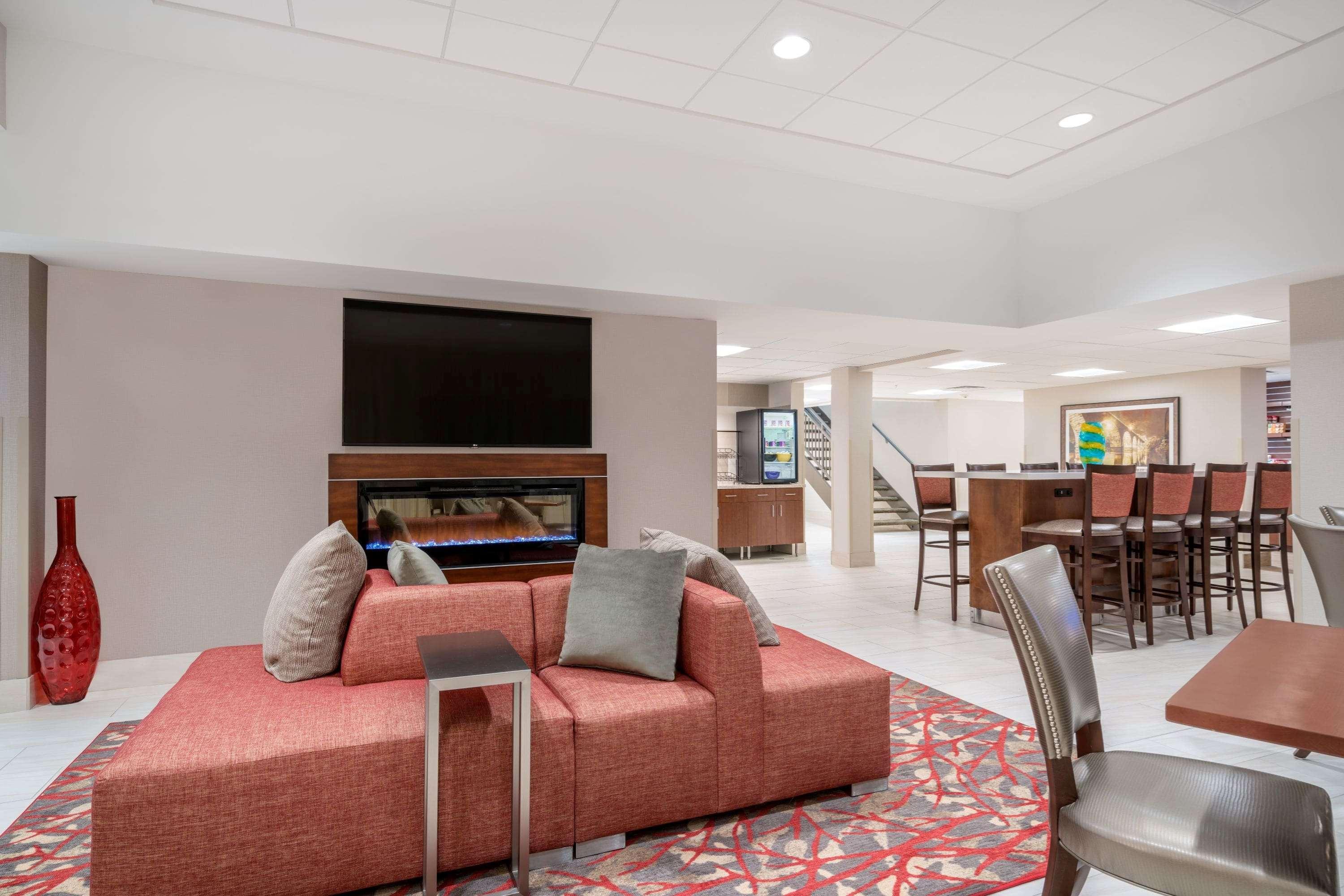 Ramada By Wyndham Minneapolis Golden Valley Екстериор снимка