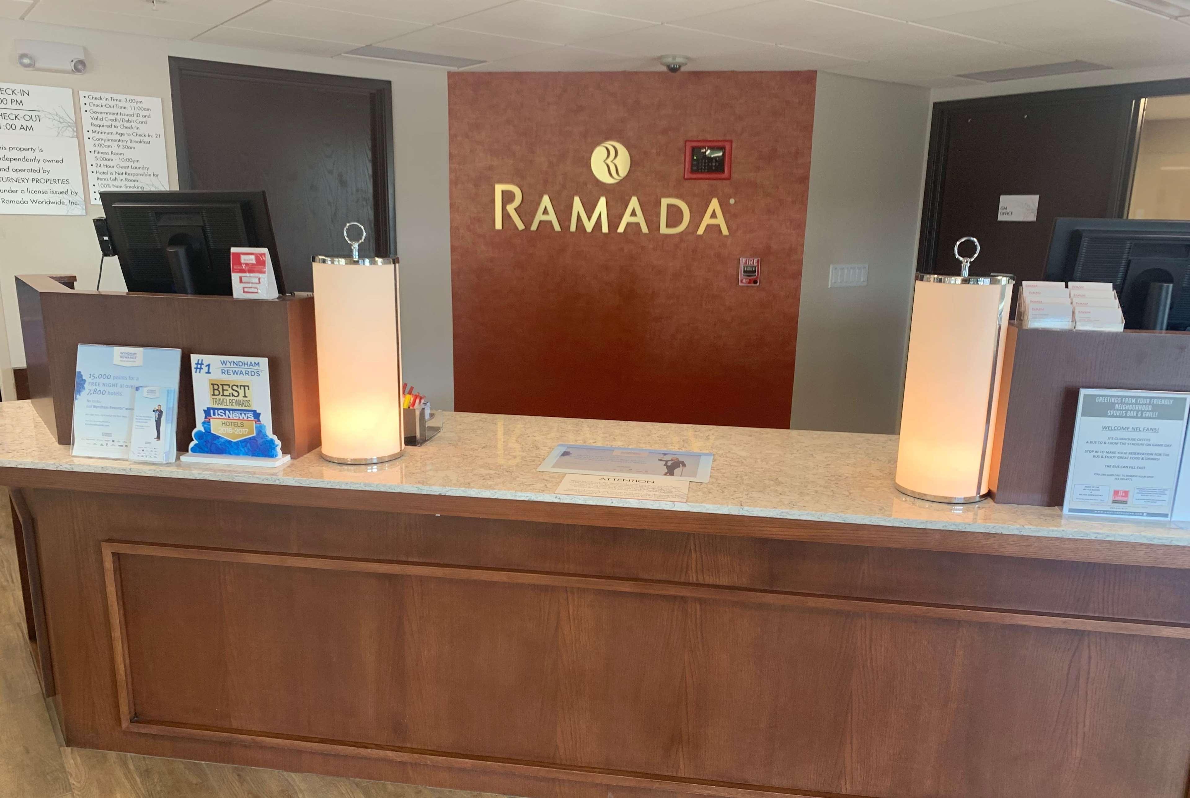 Ramada By Wyndham Minneapolis Golden Valley Екстериор снимка