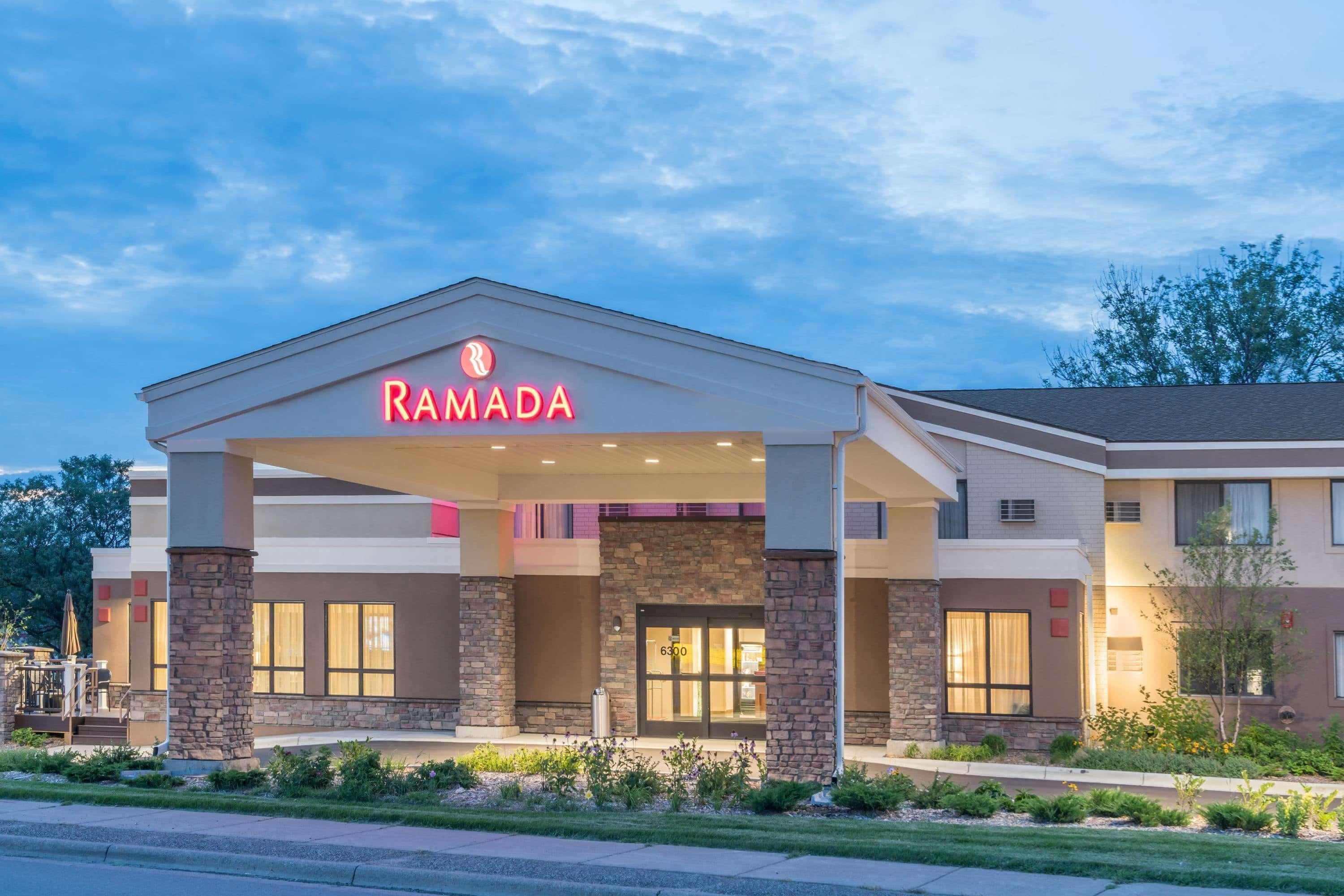 Ramada By Wyndham Minneapolis Golden Valley Екстериор снимка