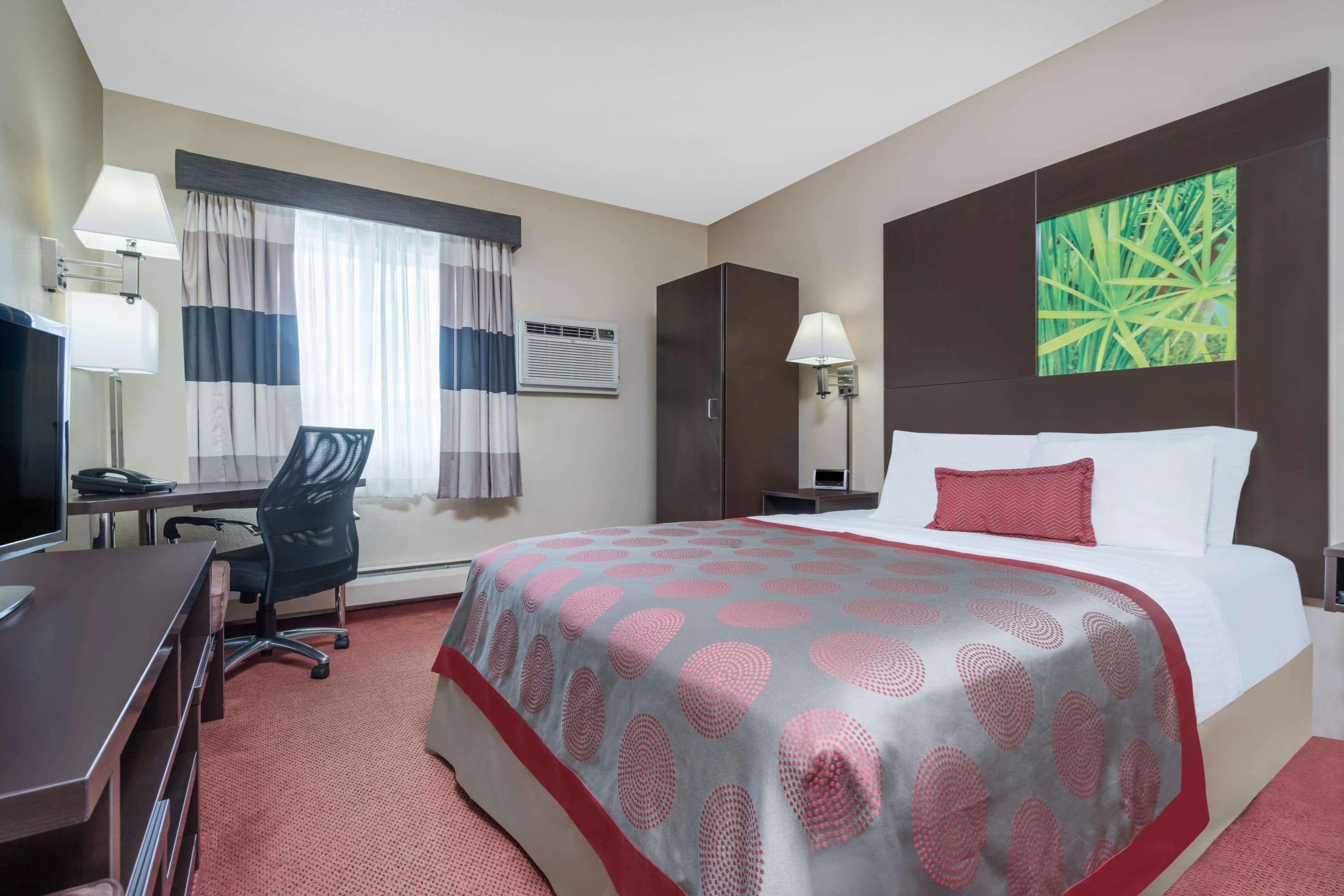 Ramada By Wyndham Minneapolis Golden Valley Екстериор снимка