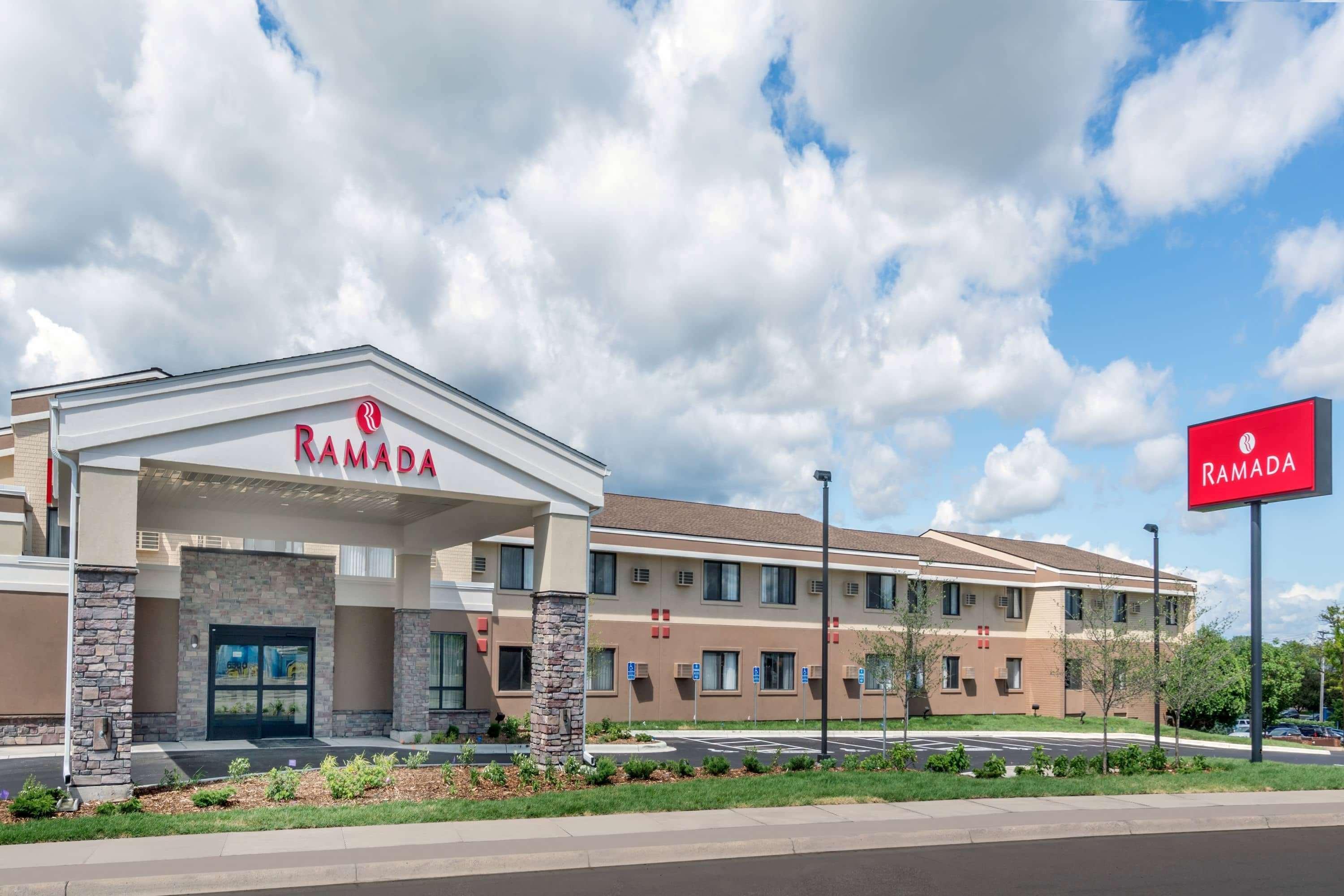 Ramada By Wyndham Minneapolis Golden Valley Екстериор снимка