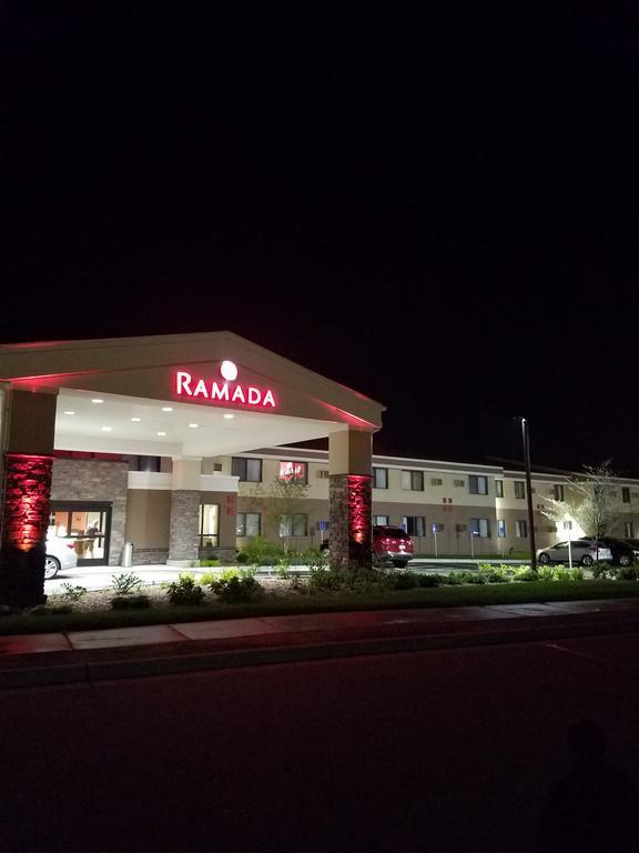 Ramada By Wyndham Minneapolis Golden Valley Екстериор снимка