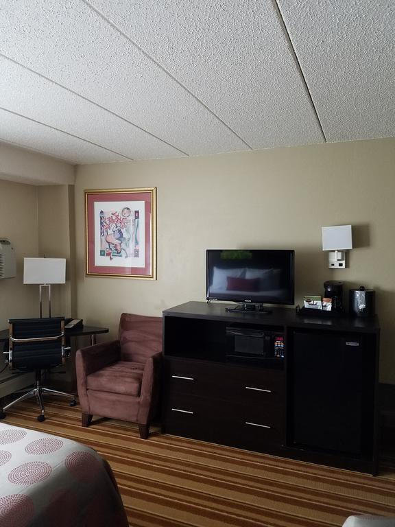 Ramada By Wyndham Minneapolis Golden Valley Екстериор снимка